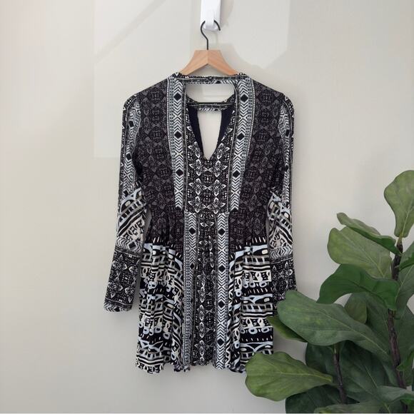 Free People Tegan Border Print Mini Dress Long Bell Sleeves Cutout V-Neck A-Line - Picture 3 of 13
